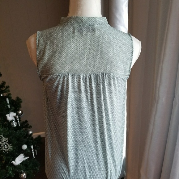 Dainty sleeveless loft blouse - Picture 4 of 7